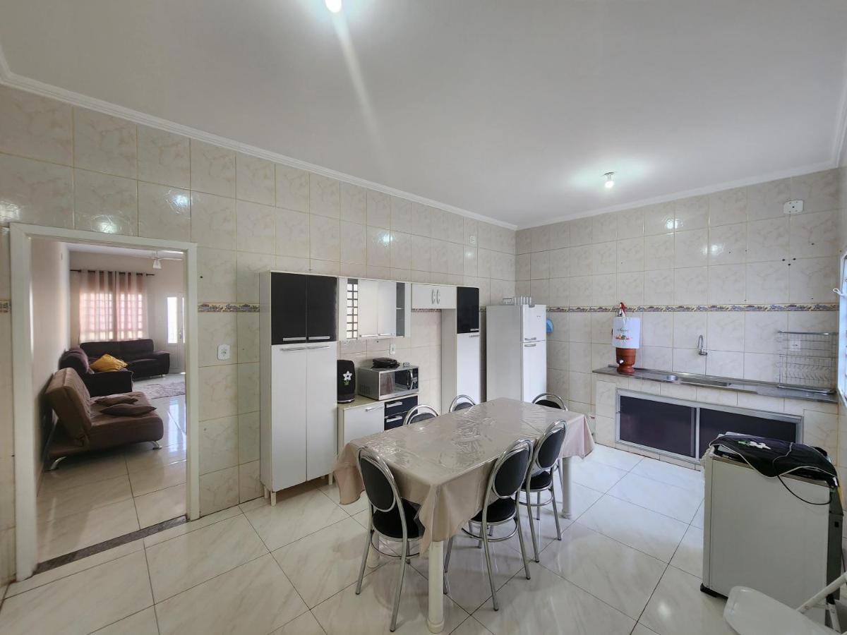 Ampla Casa Em Aparecida Holiday home *