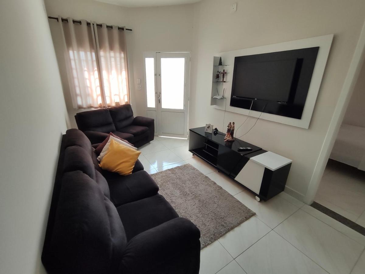 Ampla Casa Em Aparecida Casa de Férias